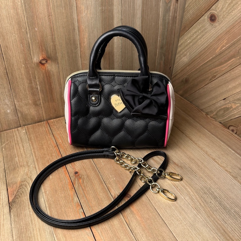 Betsey Johnson Small Mini Satchel Bag Shoulder Strap Black Pink Quilted‎ Heart